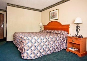 Econo Lodge Akron Copley Northwest 17/34