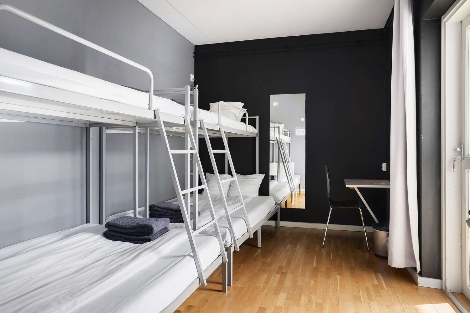 Economy, 2 Bunk Beds, No Bathroom