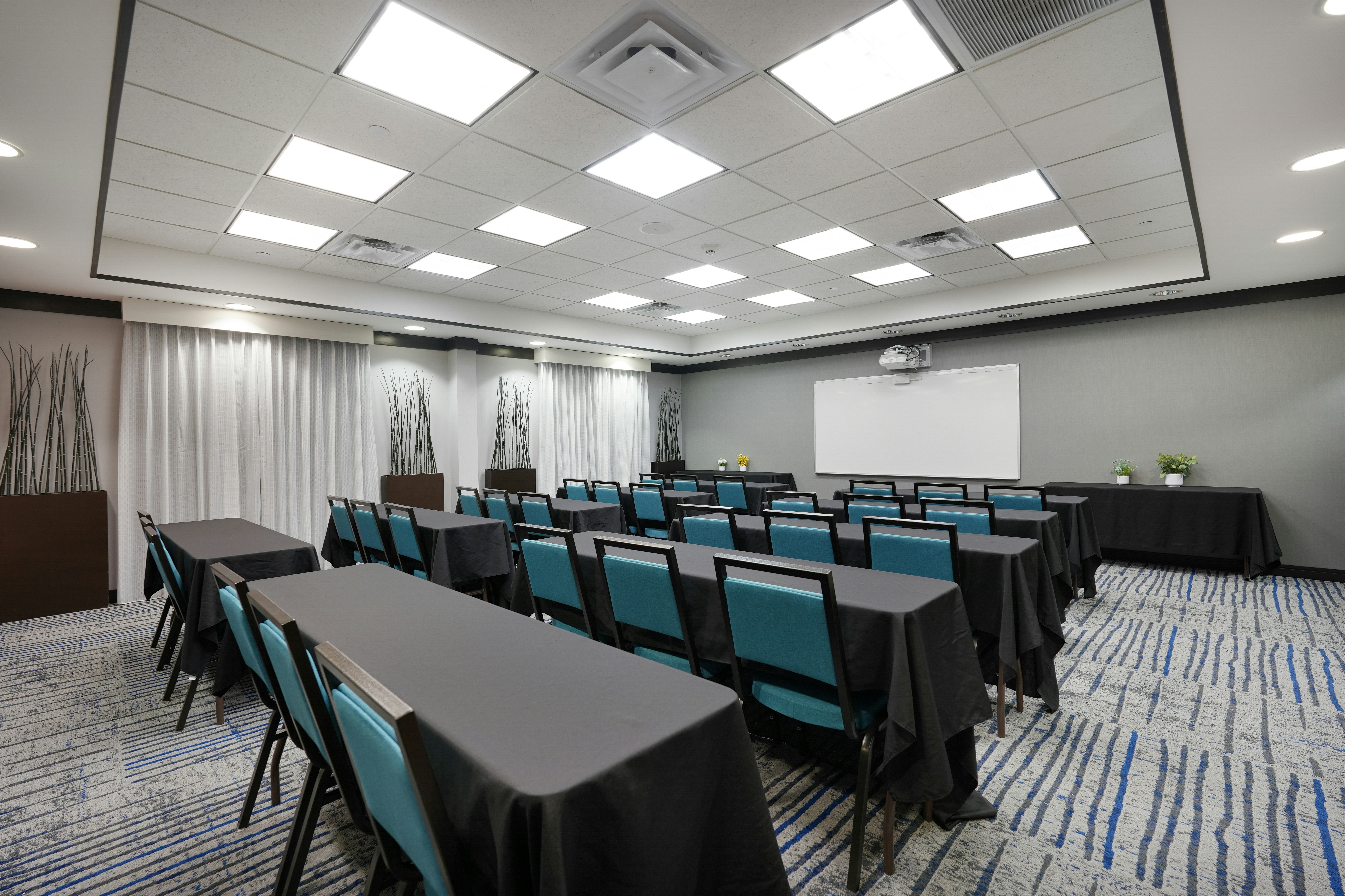 Hampton Inn and Suites Tulsa Hills 31/37