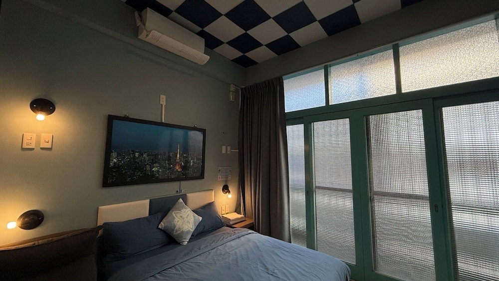 STANDARD, DOUBLE BED, SHARED BATHROOM