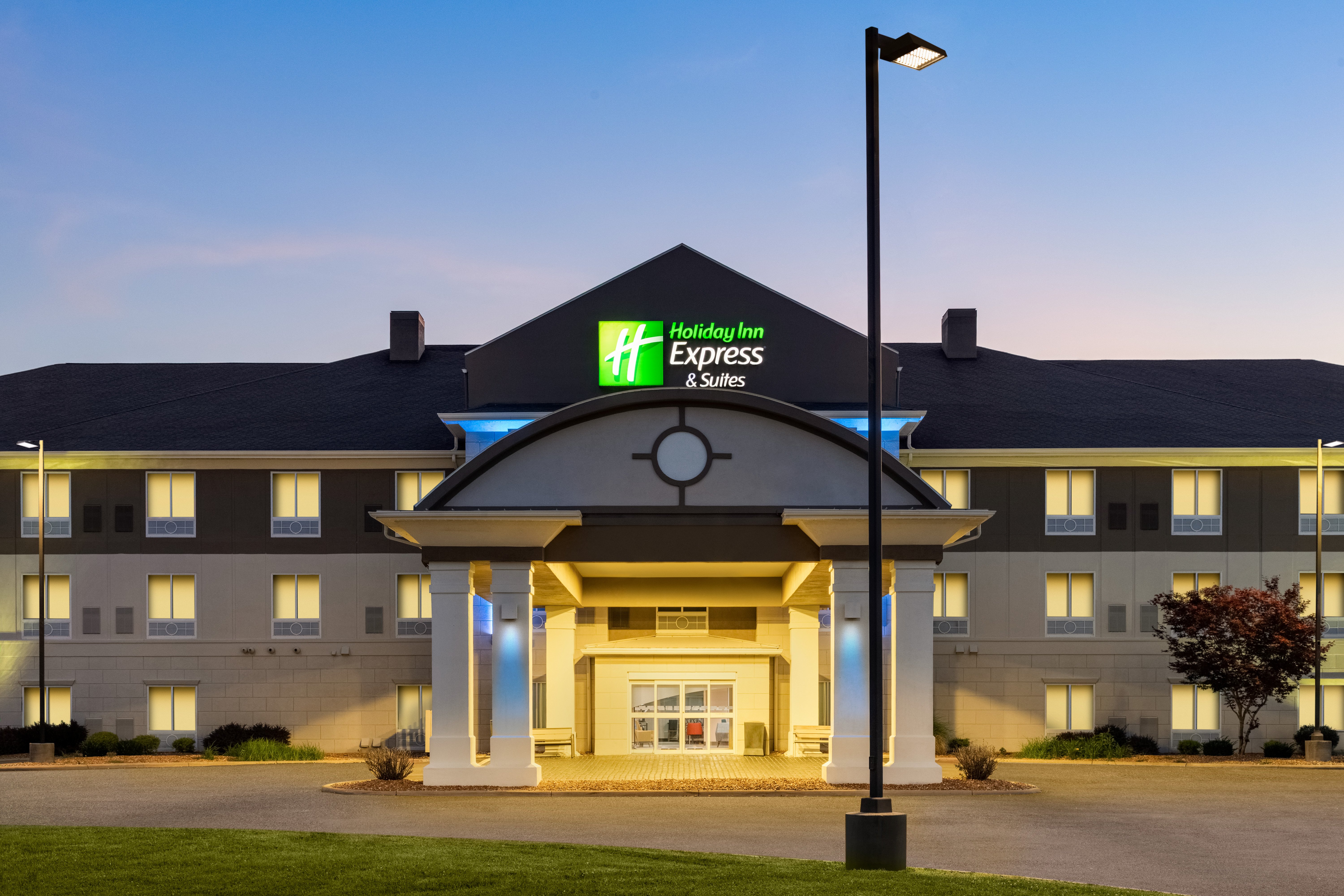 Holiday Inn Express Hotel & Suites North Fremont 2/58