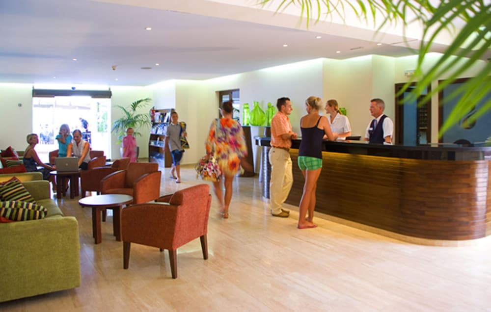 Perla Gris Aparthotel 9/68