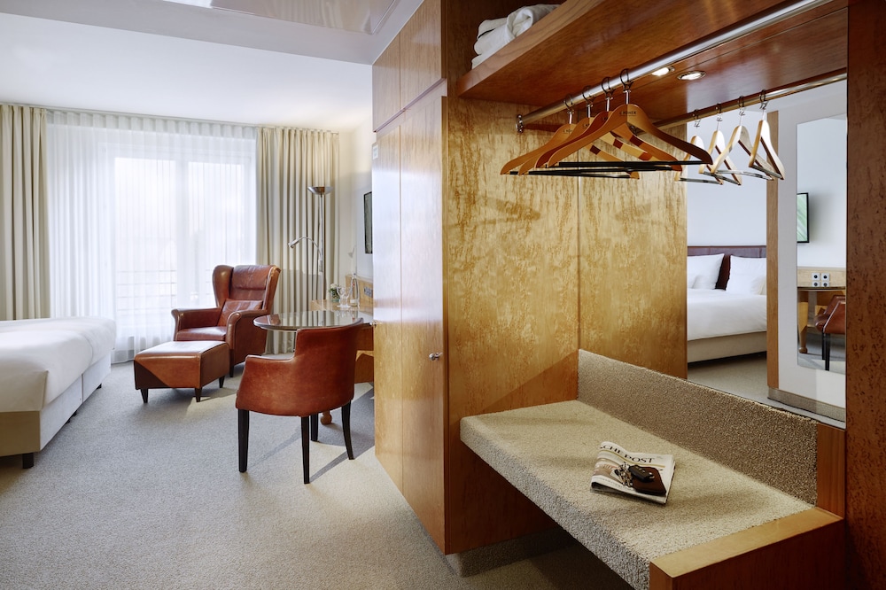 Lindner Hotel Dusseldorf Airport, part of JdV by Hyatt 75/75