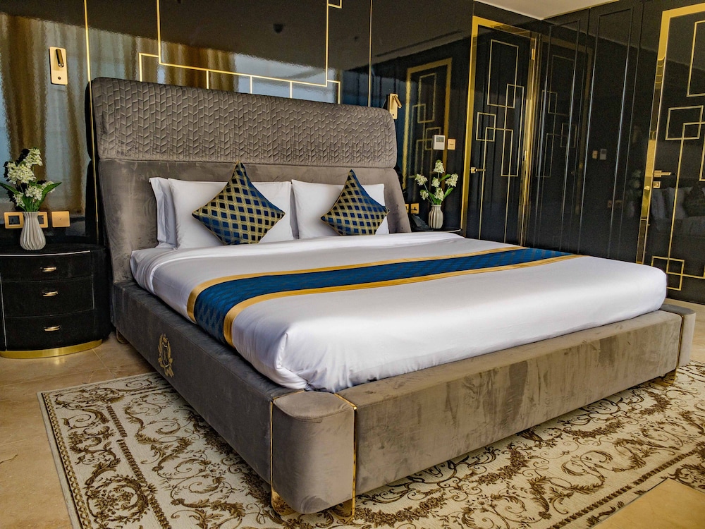 GRAND, PENTHOUSE
