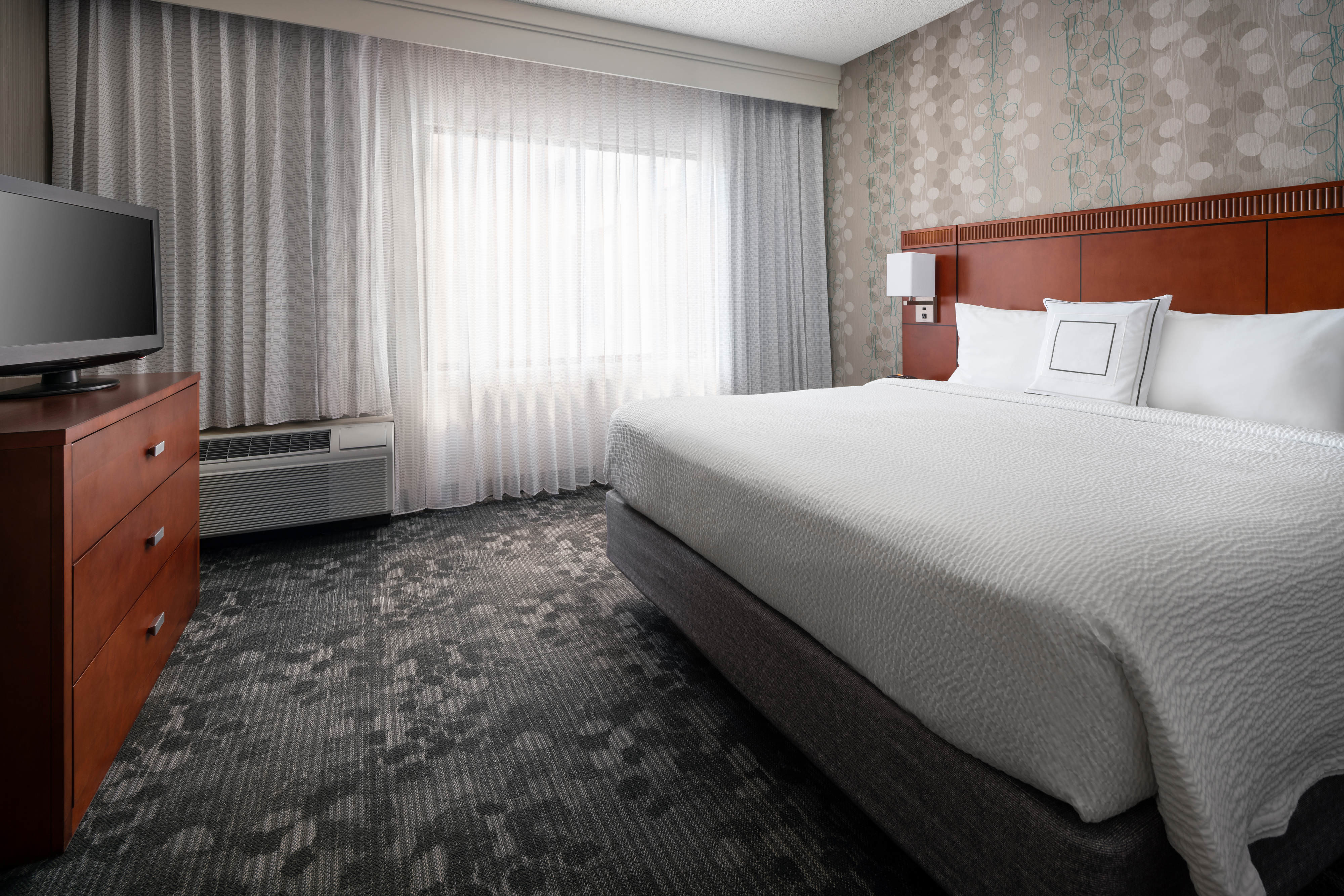 1 Bedroom, Suite, King Bed, Bathtub, Accessible