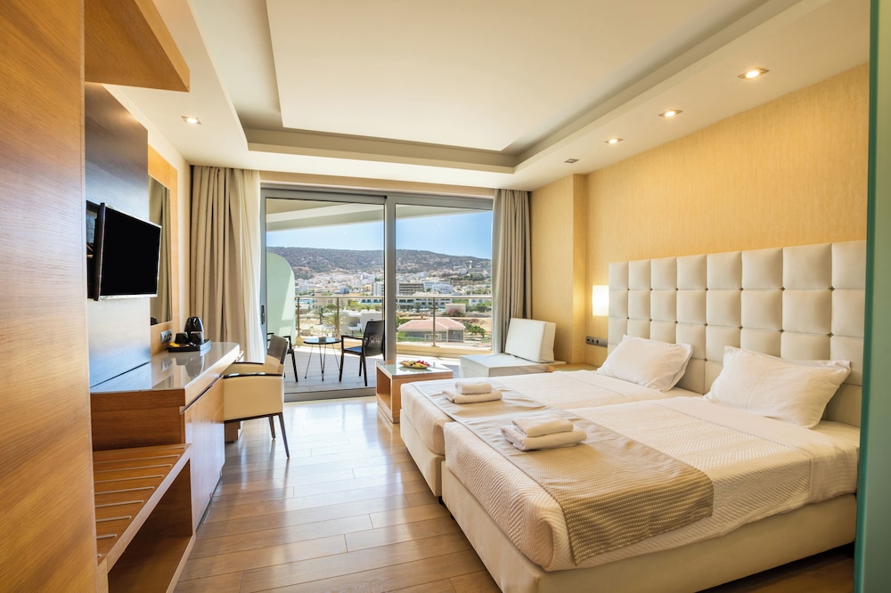 STANDARD, PARTIAL SEA VIEW