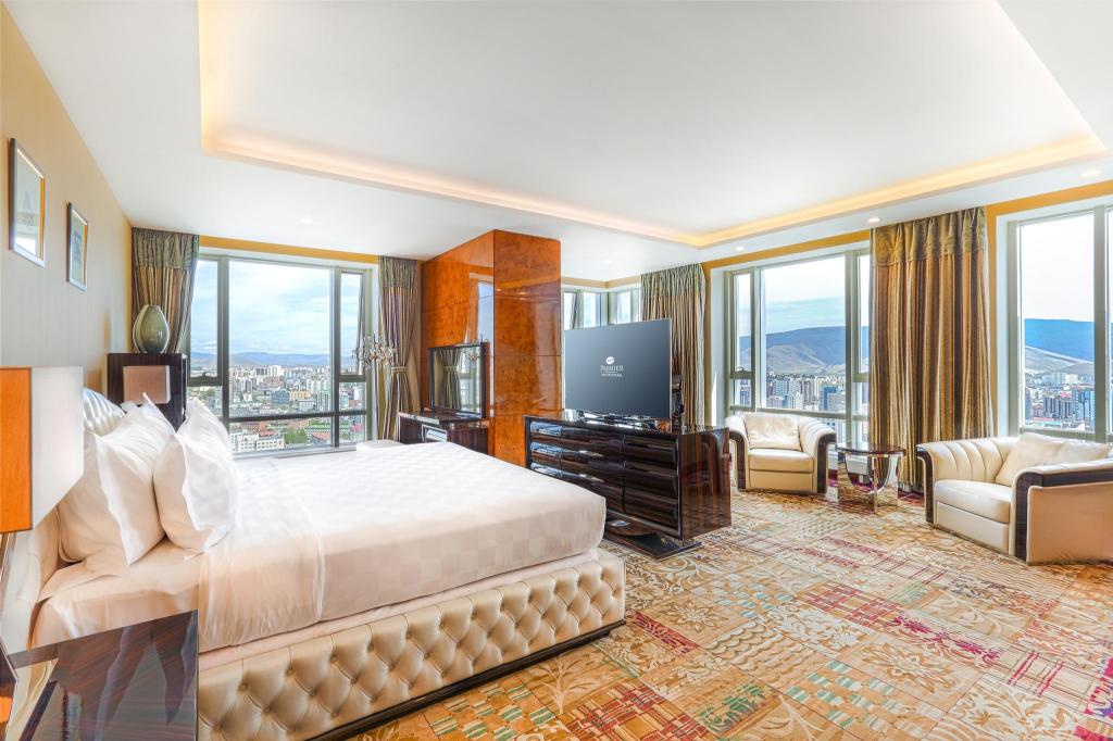 Presidential, City, Suite, 2 King Beds, Square View, Mountain View, Hot Tub, Kitchen
