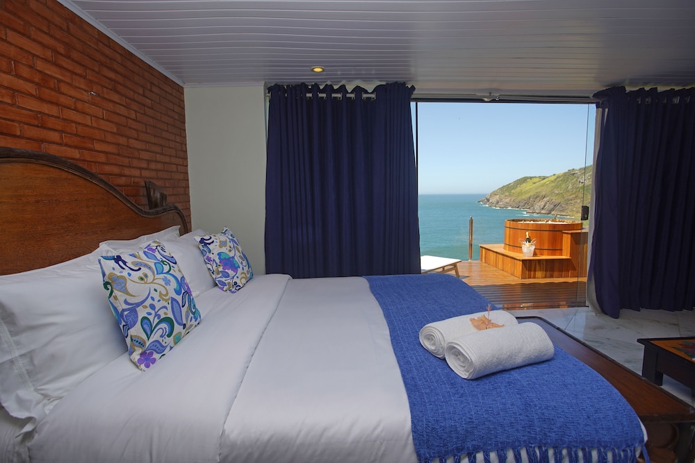 Cliffside Luxury Inn 9/48