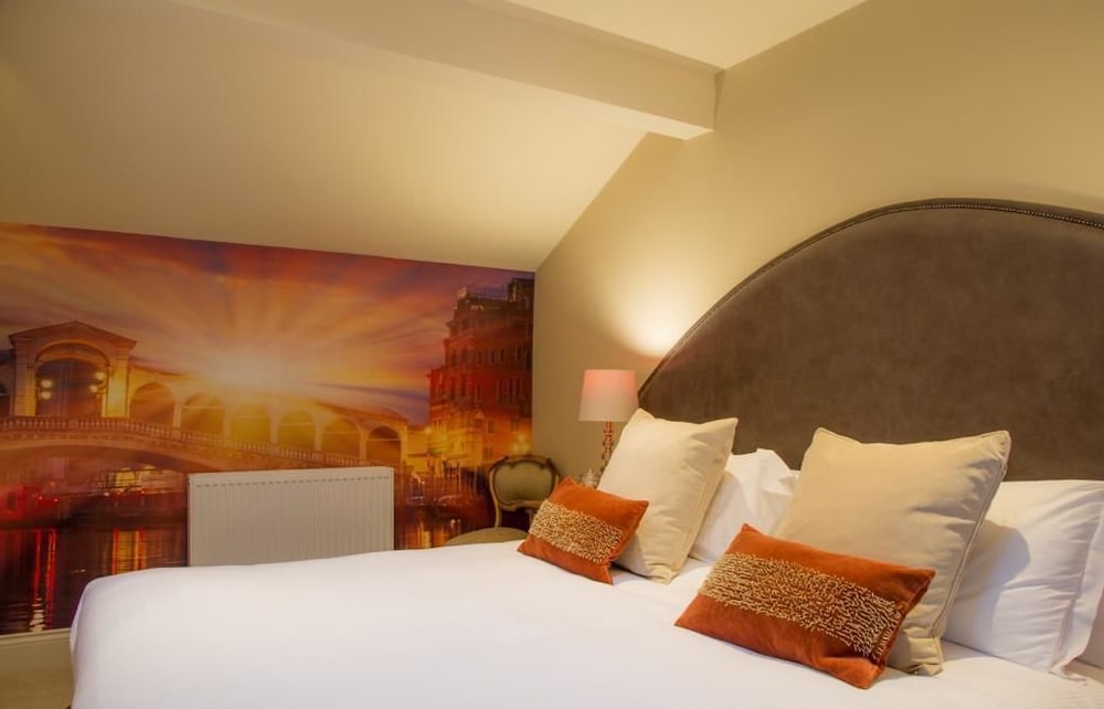 Winckley Square Hotel 6/50