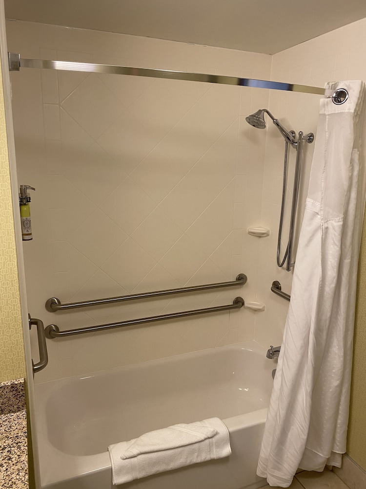 Holiday Inn Express Suites Pittsburgh Sw Southpointe 19/72