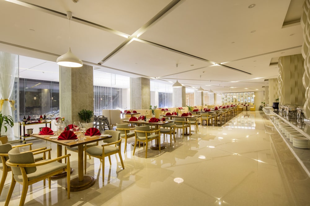 DIAMOND BAY HOTEL 30/48
