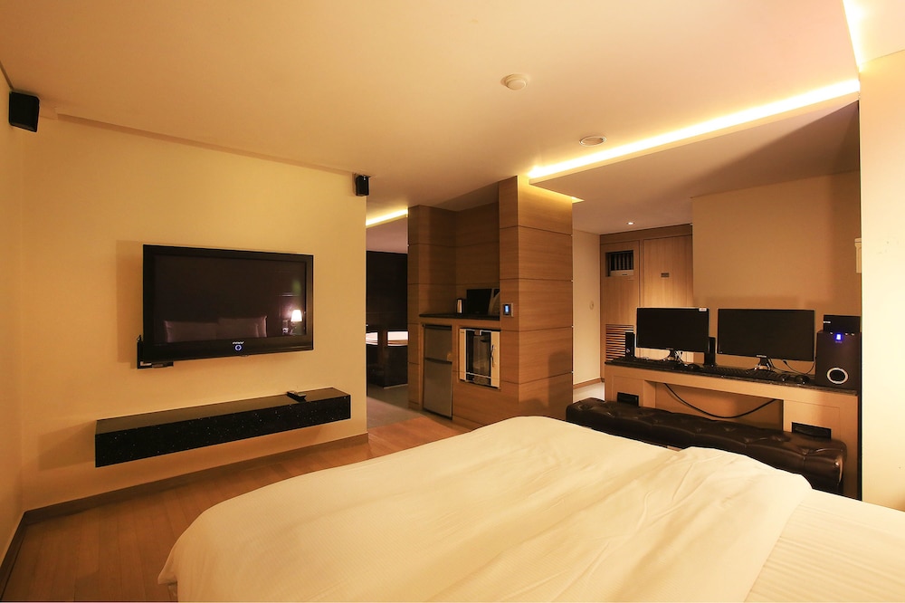 TARA HOTEL 10/40