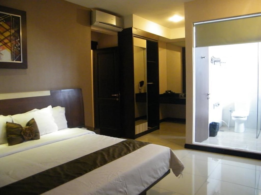 Scarlet Hotel Dago 6/21