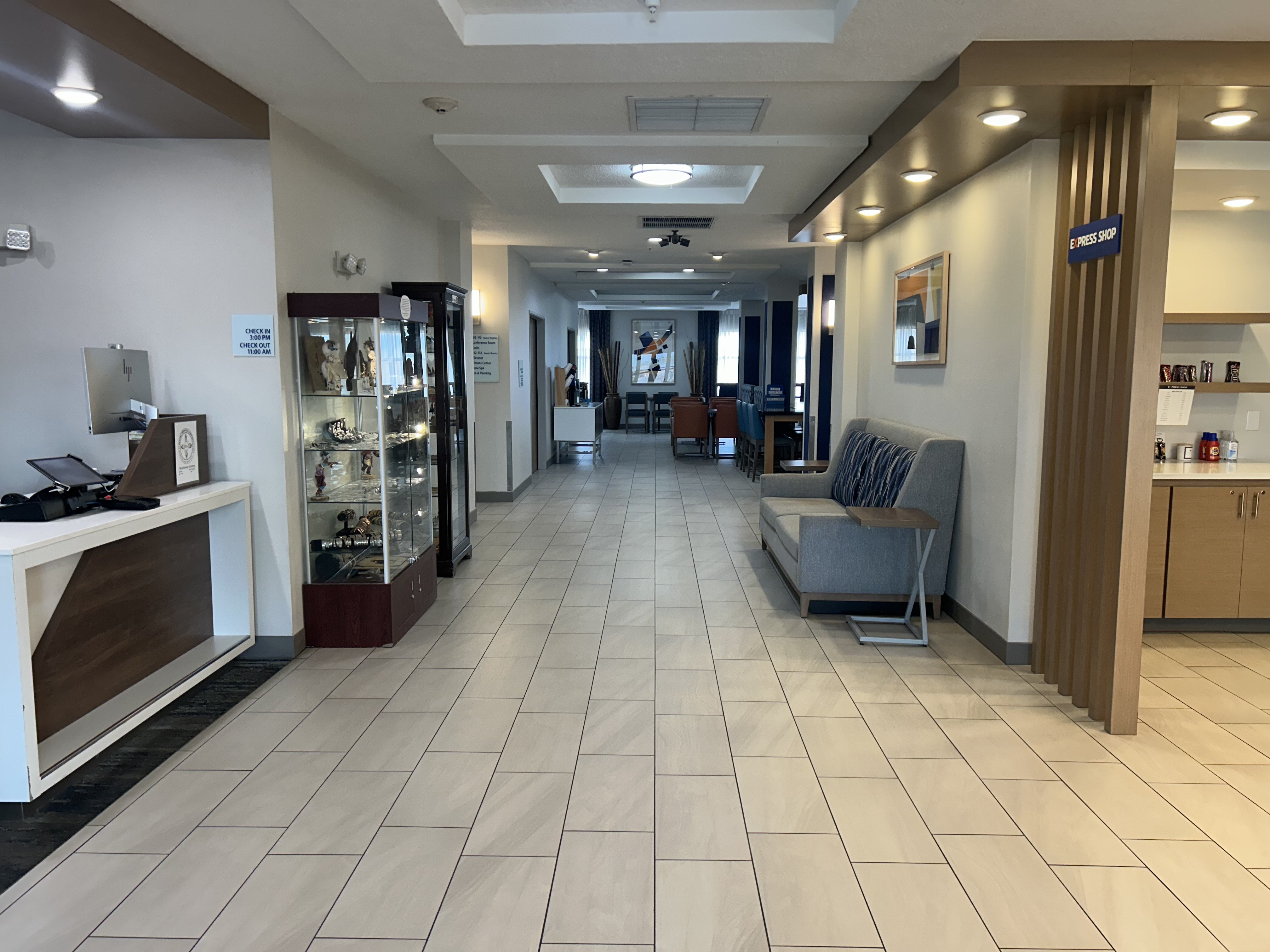 Holiday Inn Express Hotel Suites Grants Milan 7/33