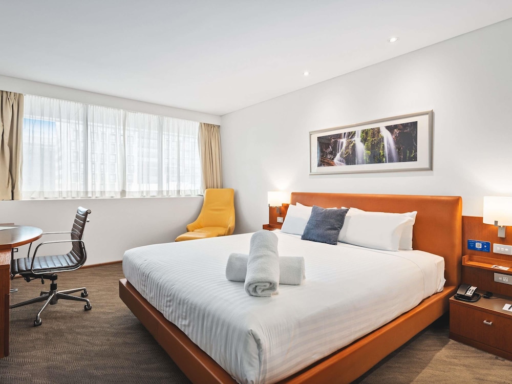 Novotel Canberra 20/72