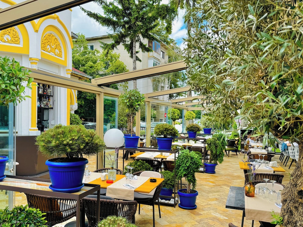 Dumbrava Hotel 59/70