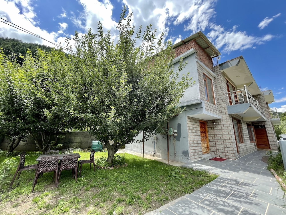 Nihal Cottage 51/63
