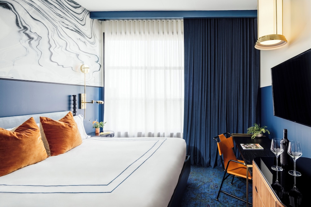 Bronze, King Bed 3/6