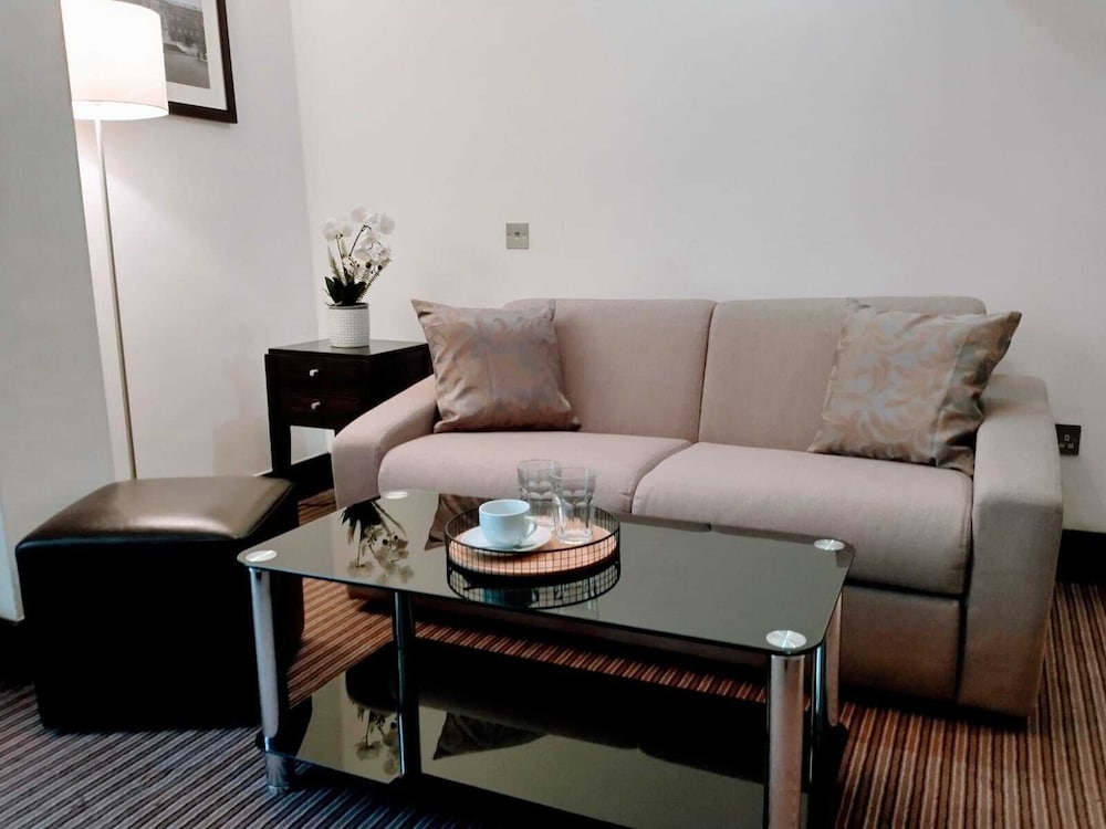 Edward Hotel Paddington 45/65