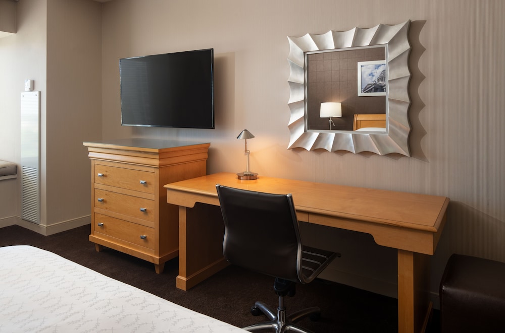 Sheraton Grand Sacramento 35/39