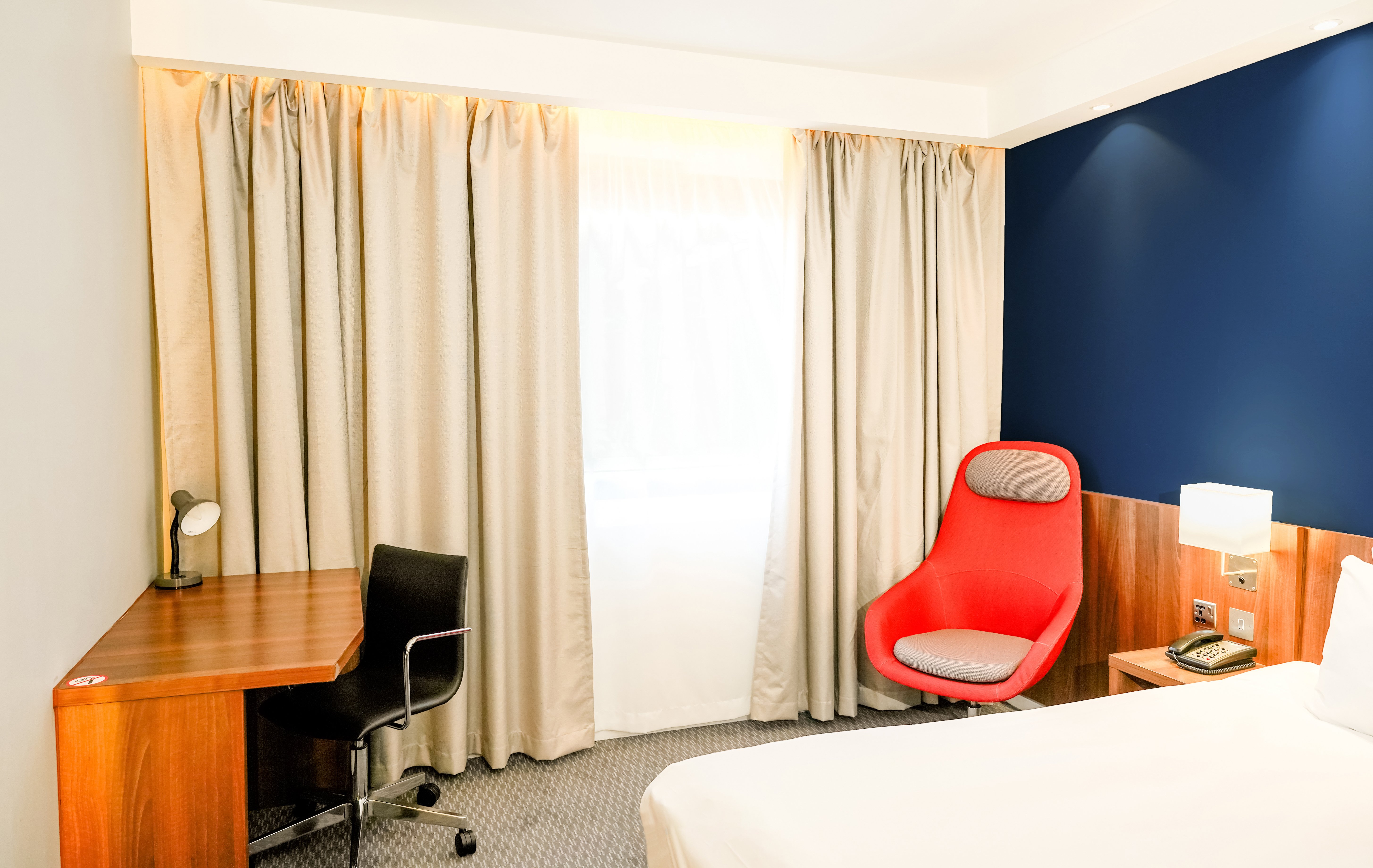 HOLIDAY INN EXPRESS HARLOW 35/74