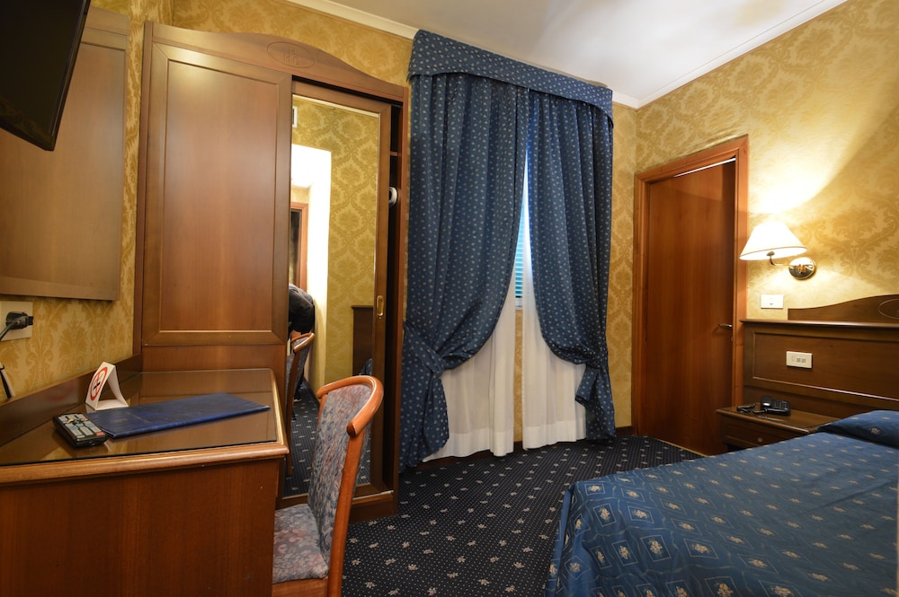 Hotel Montecarlo Roma 20/48