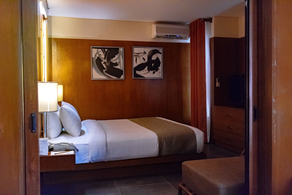 Crown Regency Beach Resort Boracay 26/75
