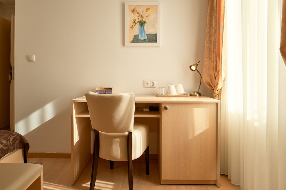 LANTERNA ROOMS 38/50