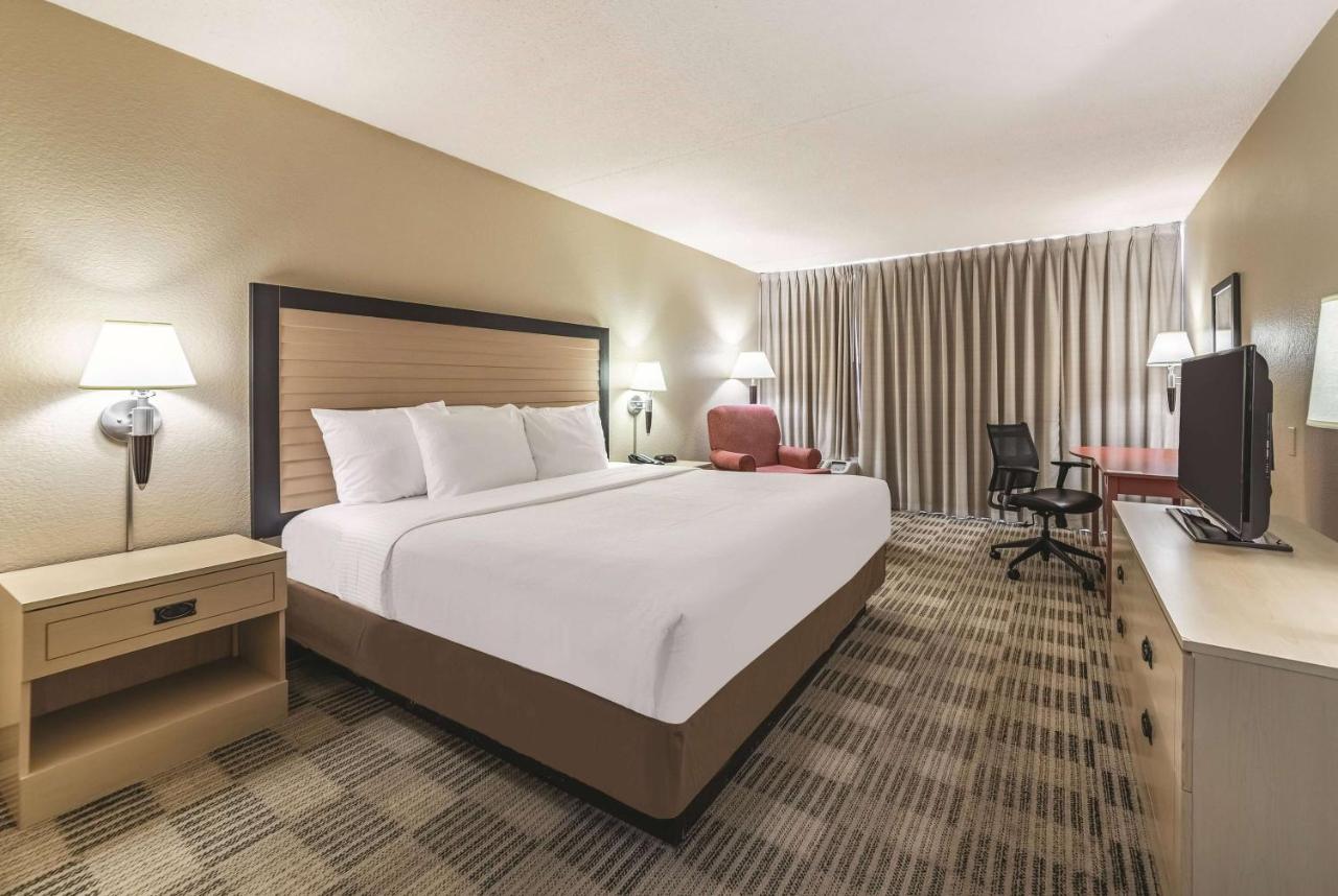 Deluxe, King Bed