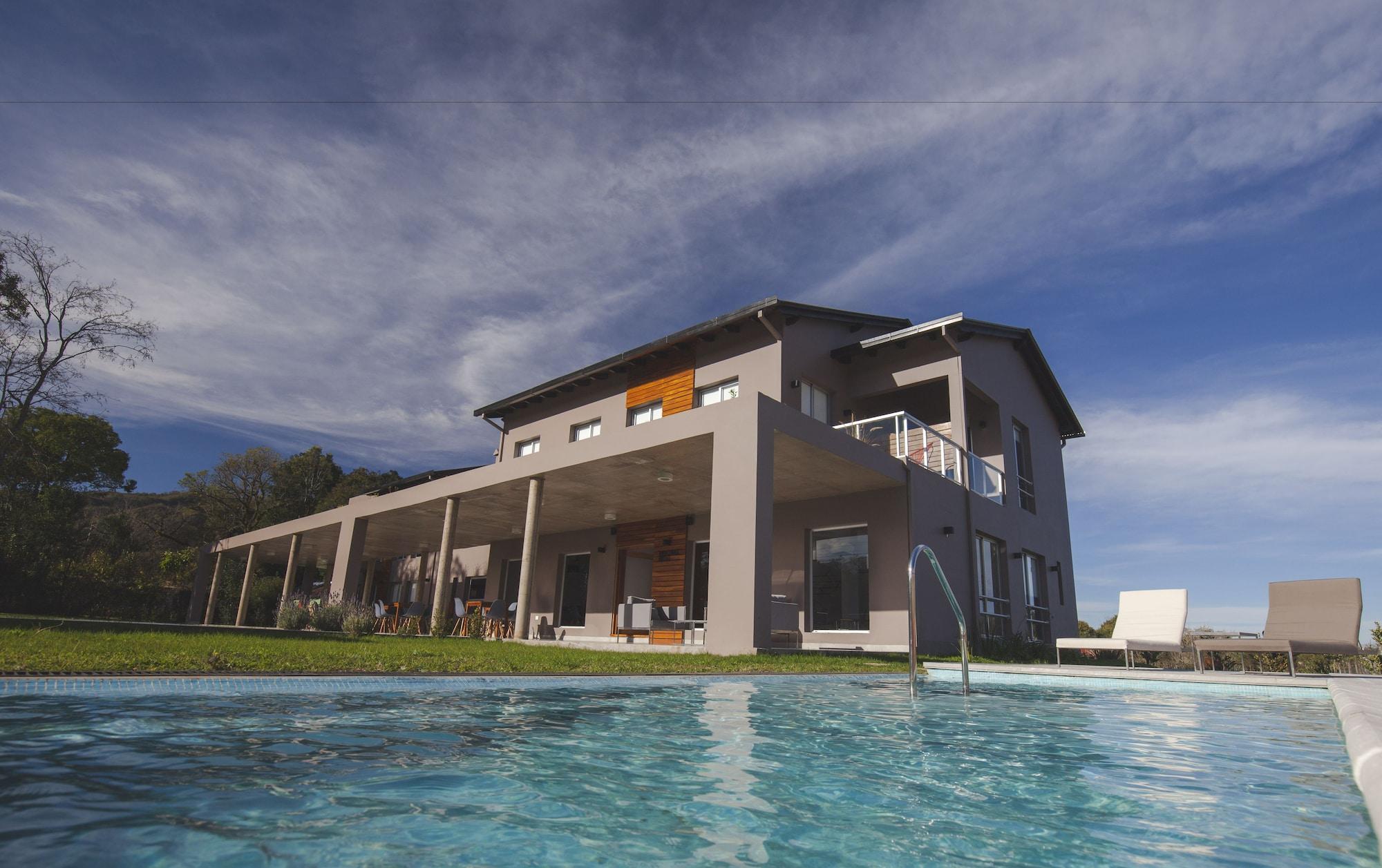 AMALINAS HOTEL 4/33