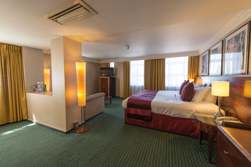 Crowne Plaza Liverpool John Lennon Airport 13/82