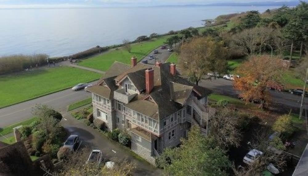 Dashwood Manor Seaside Bed & Breakfast 42/50
