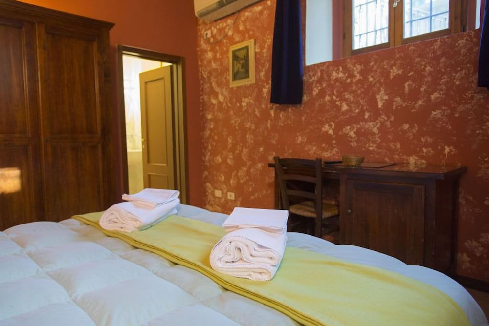 Florence Decamerone B&B 5/23