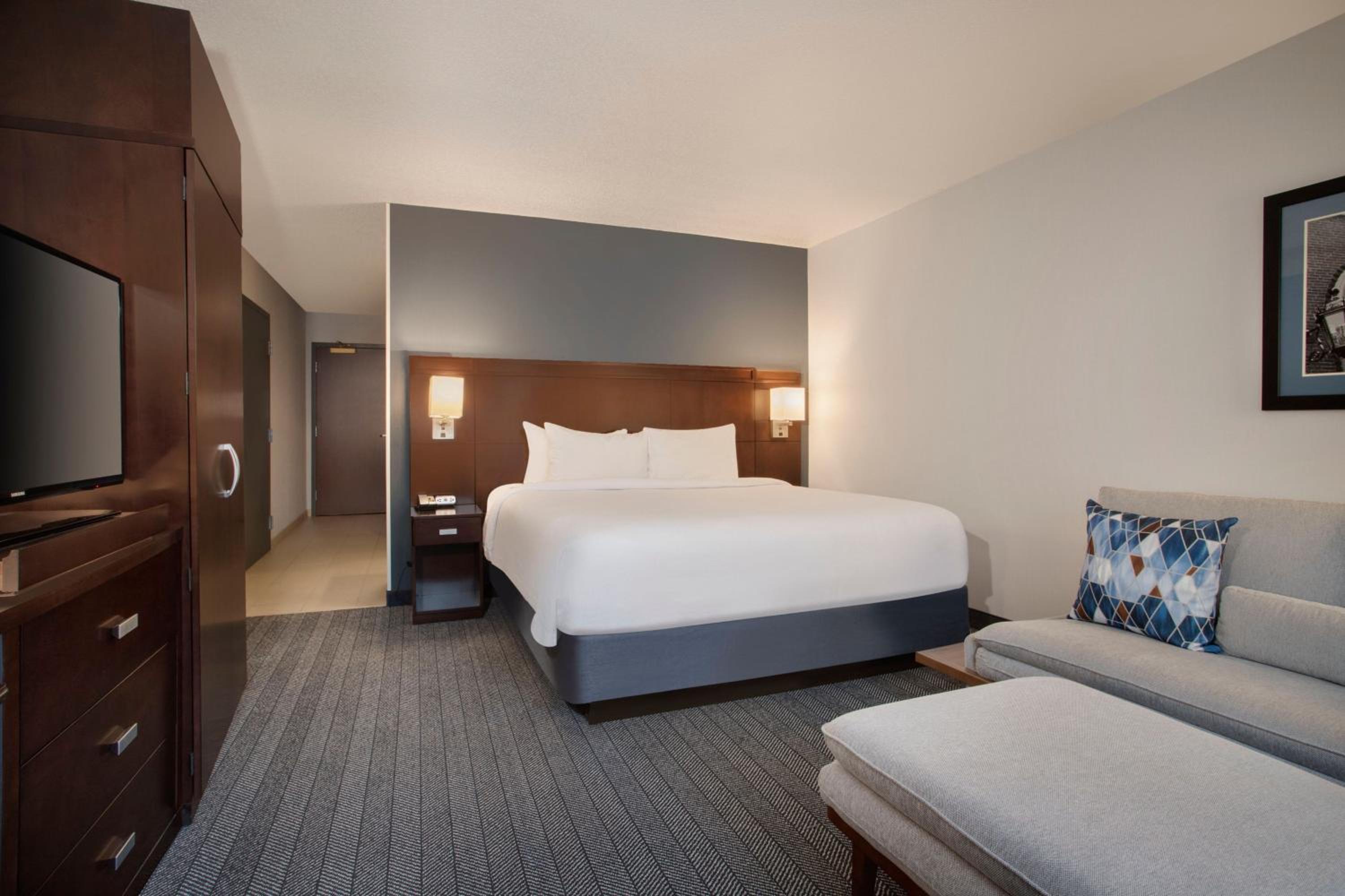 Room, 2 Queen Beds, Bathtub, Accessible