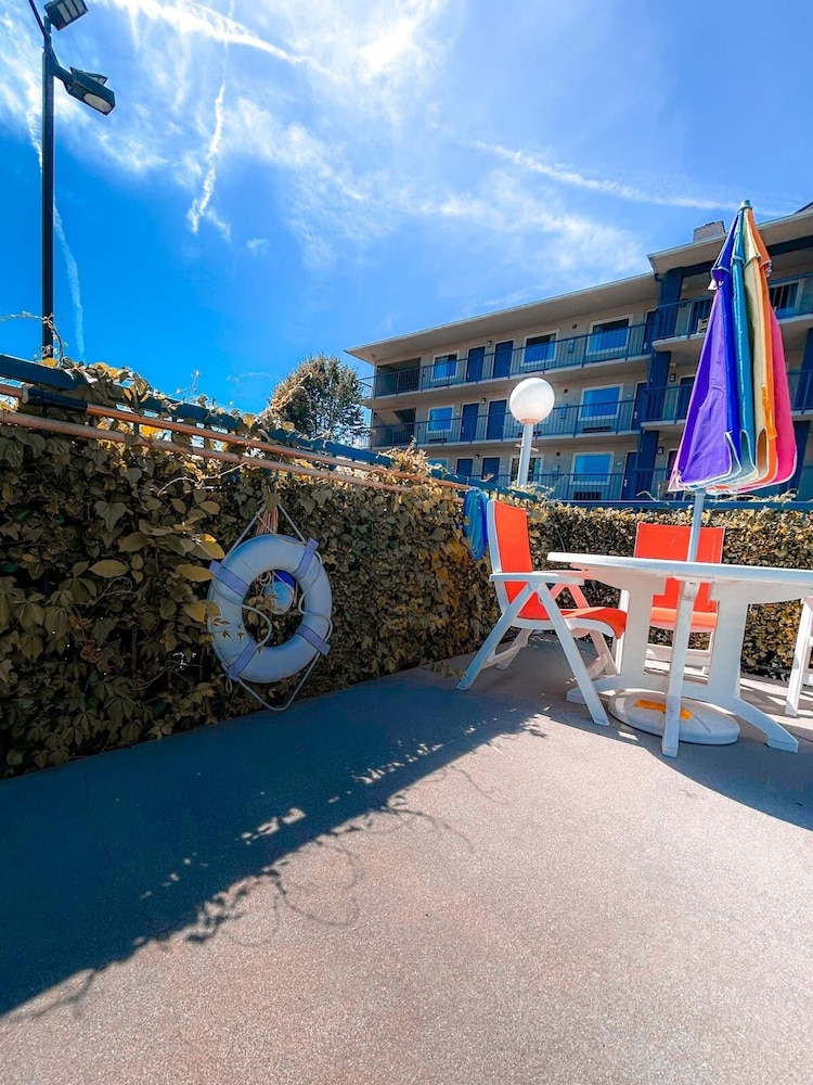 Baymont by Wyndham Pigeon Forge near Island Drive 20/28