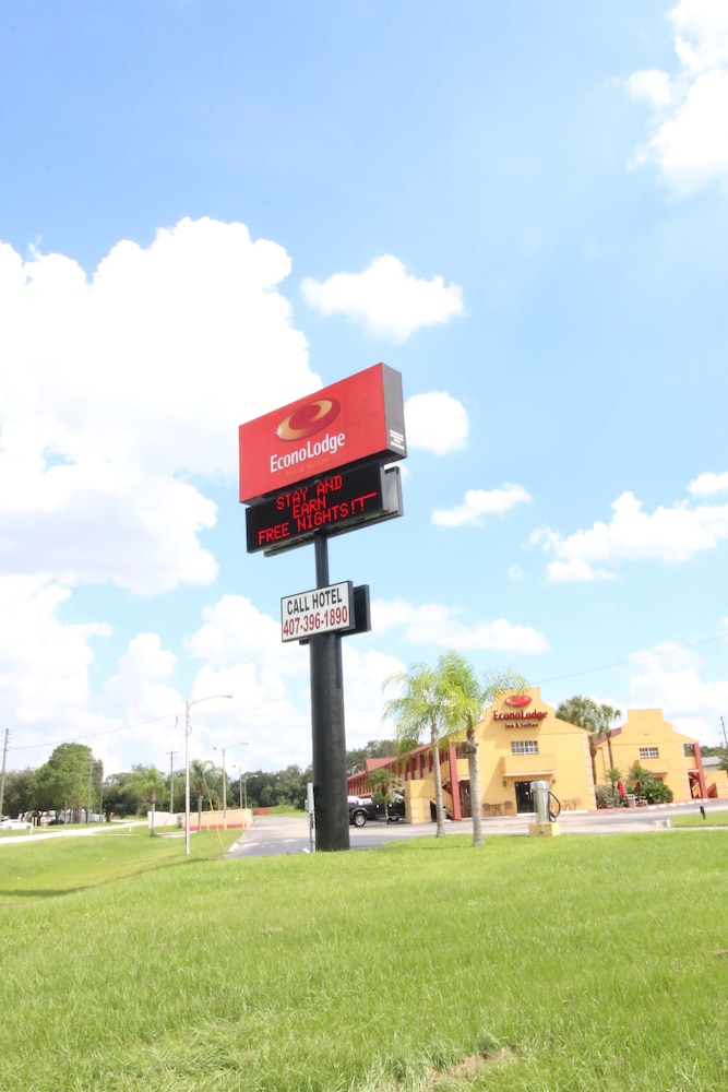 Econo Lodge Inn Suites Maingate Central 29/33