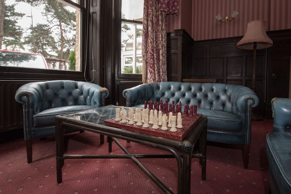 Elstead Hotel 28/50