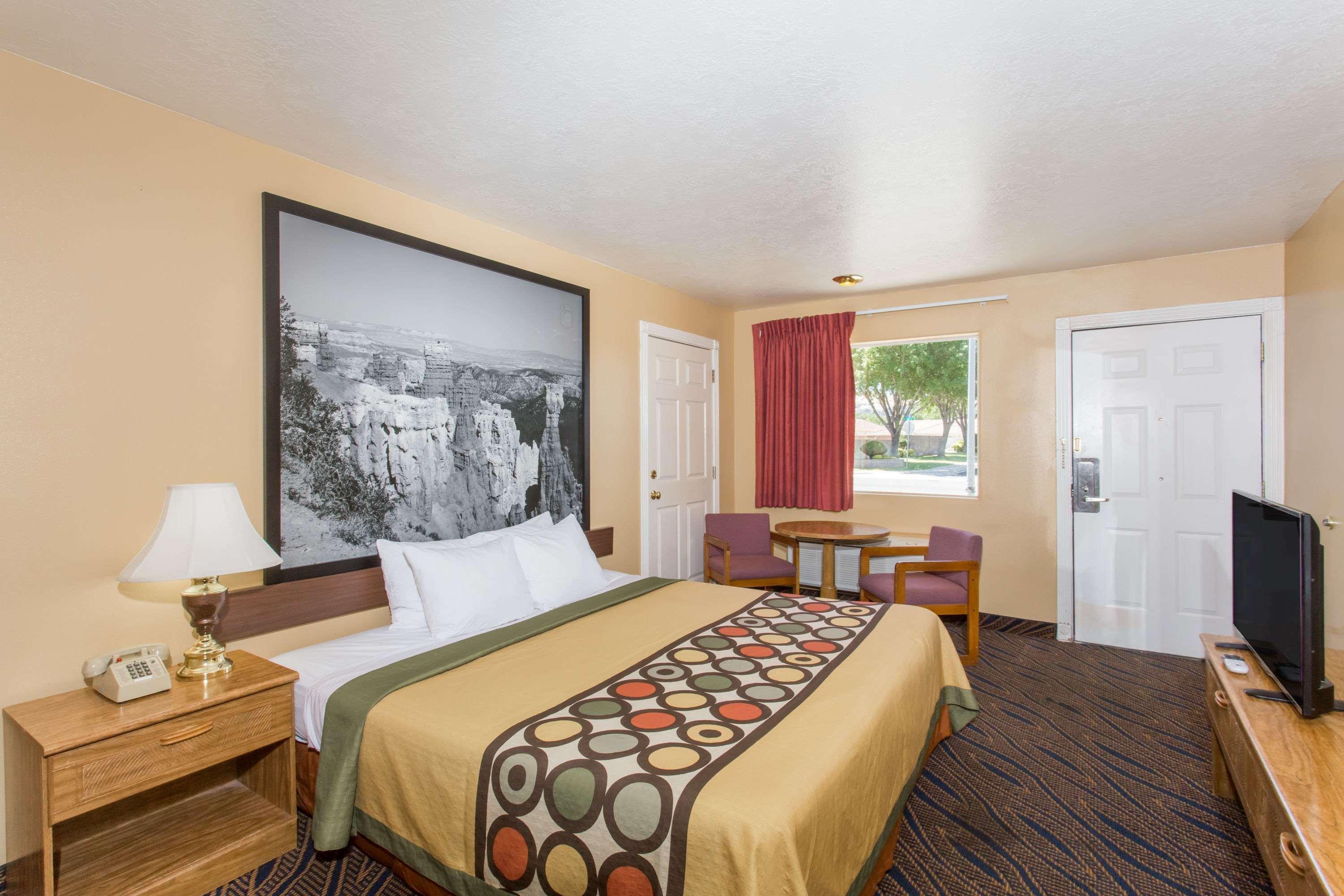 Room, King Bed