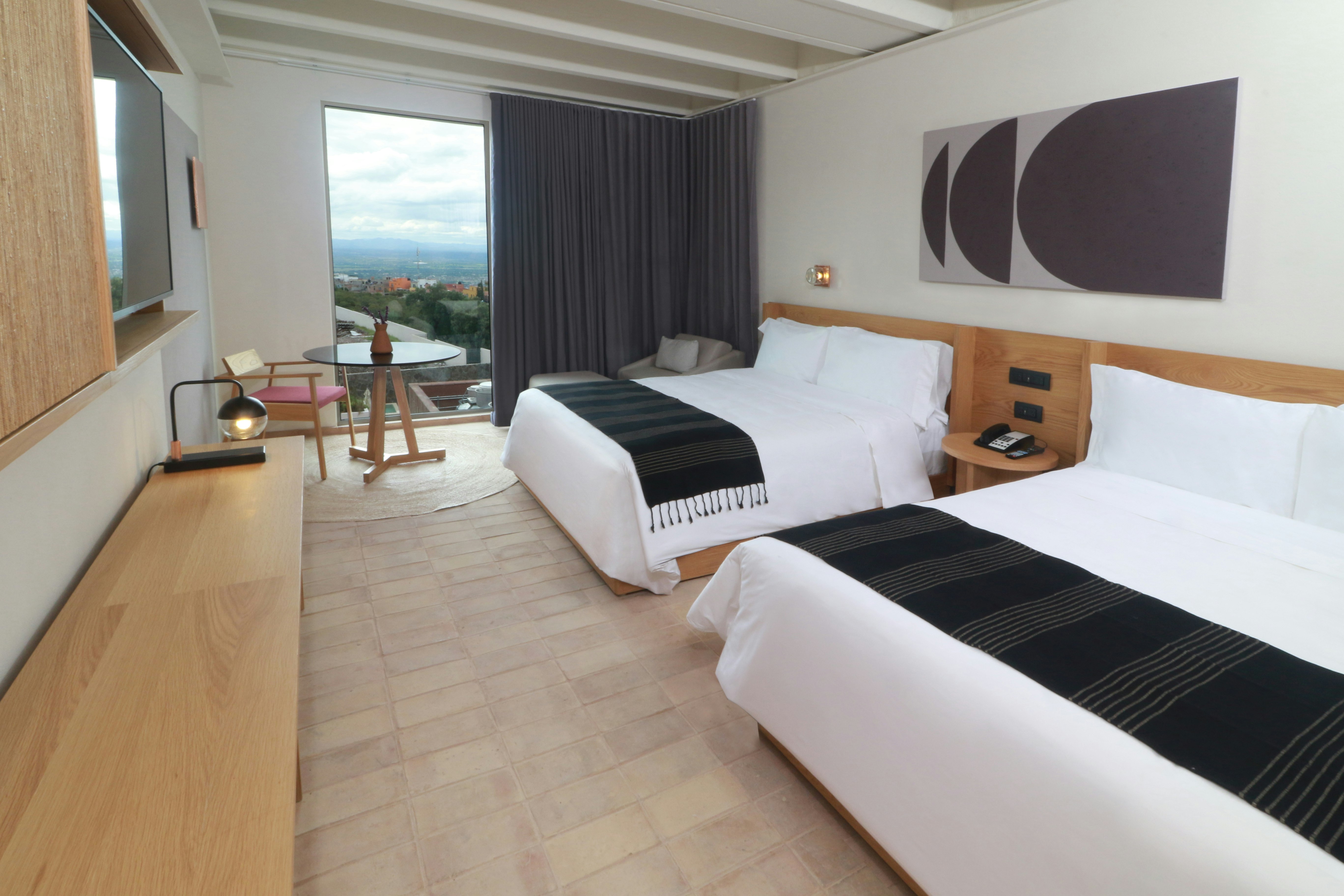 room, 2 queen beds, city view