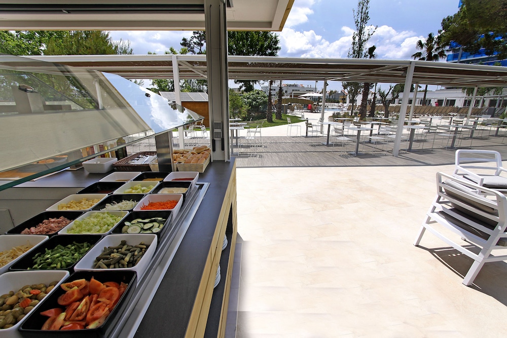 BG Tonga Tower Design Hotel and Suites 47/64