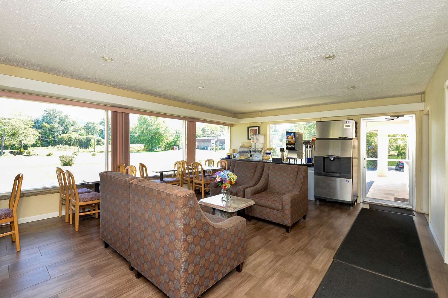 Americas Best Value Inn Central Valley 28/42