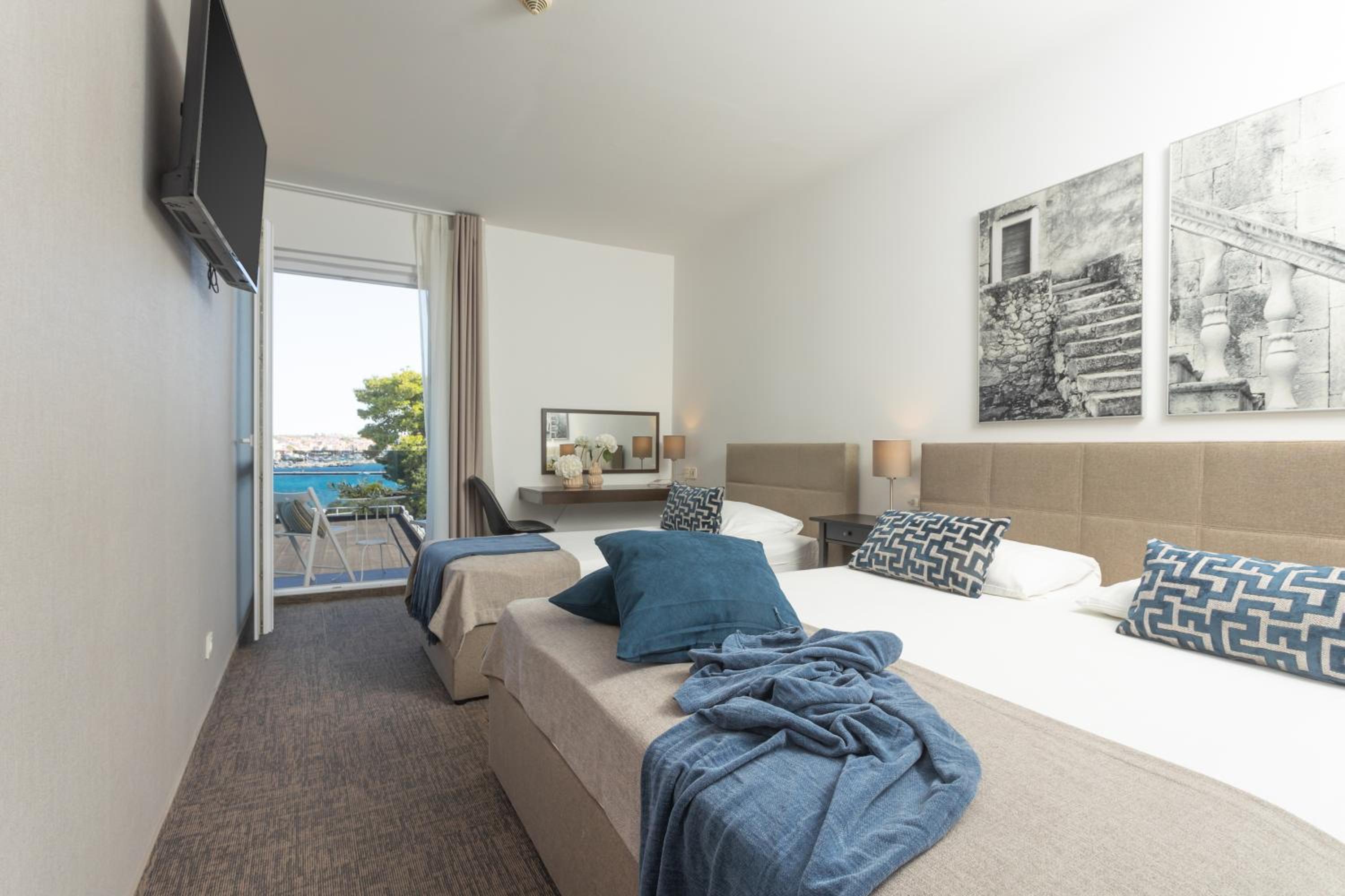 SUPERIOR, DOUBLE BED, SEA SIDE, BALCONY