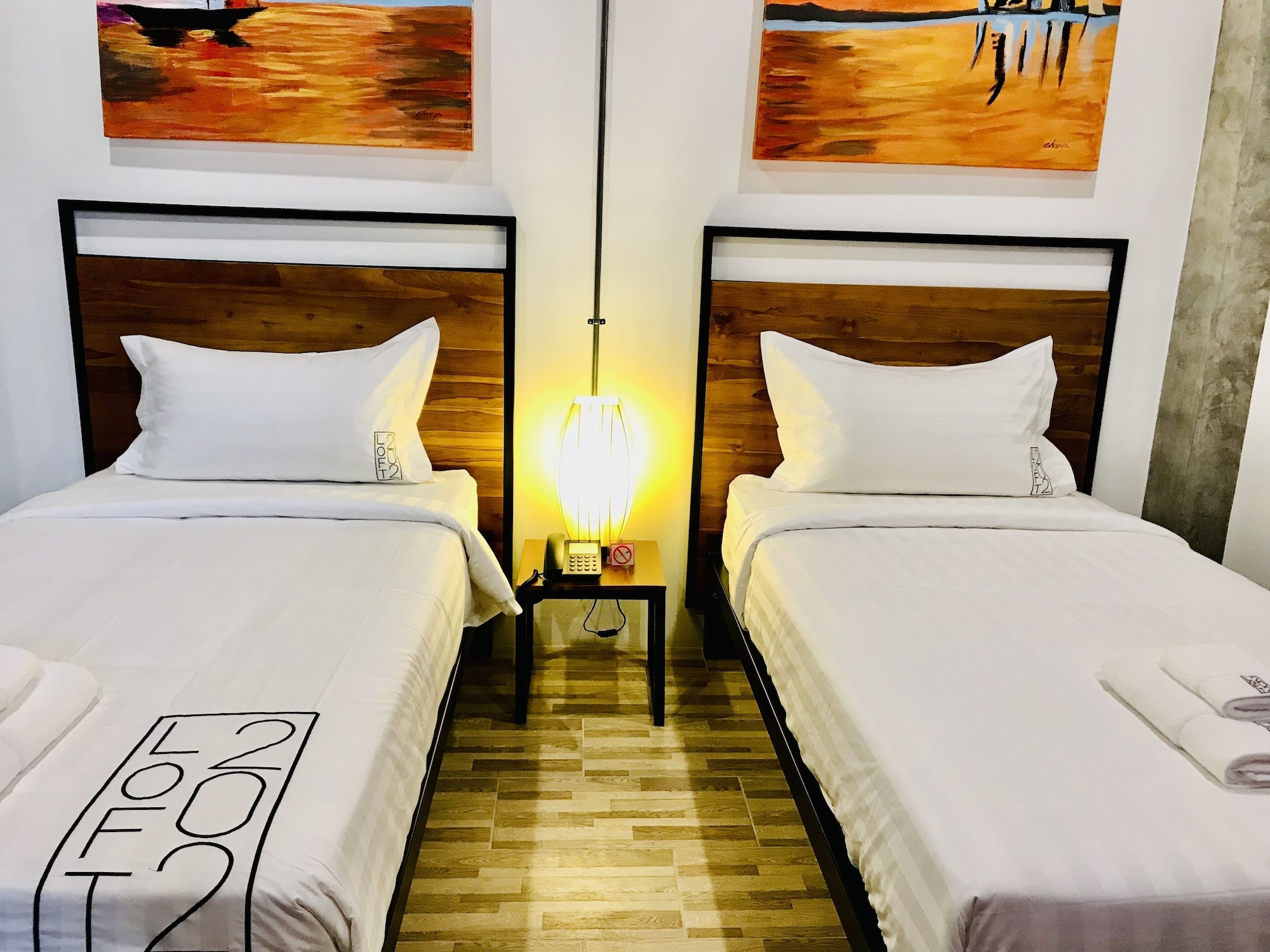 DELUXE, TWIN BEDS