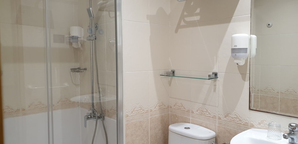 Hostal Las Fuentes 62/66