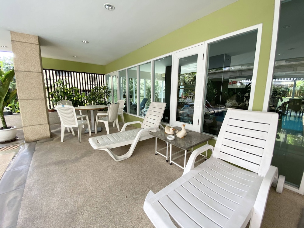 14 Place Sukhumvit Suites 27/66