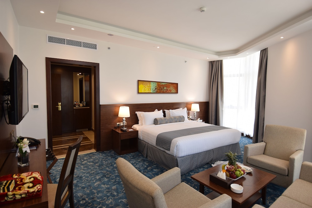 ROOM, KING BED