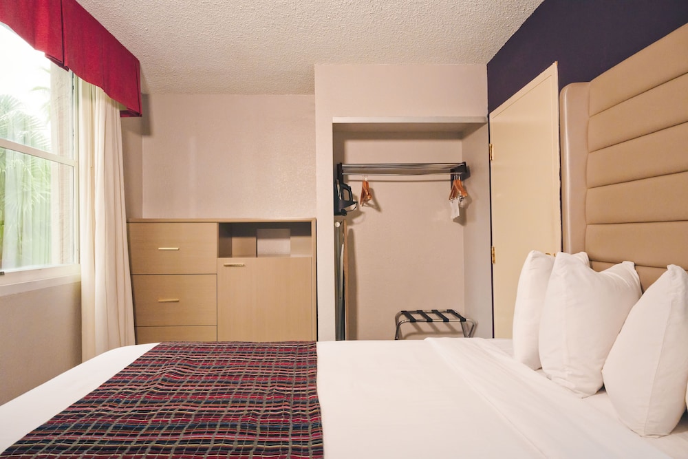 The Palms Inn & Suites 7/45
