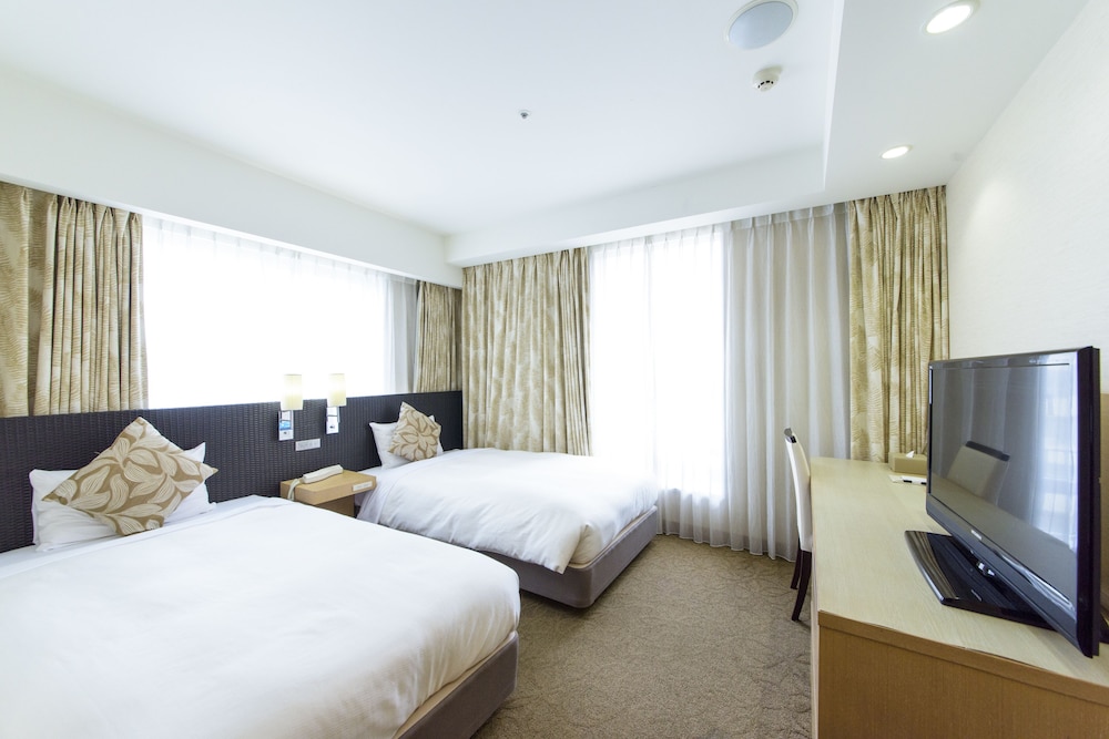 Nishitetsu Resort Inn Naha 11/72