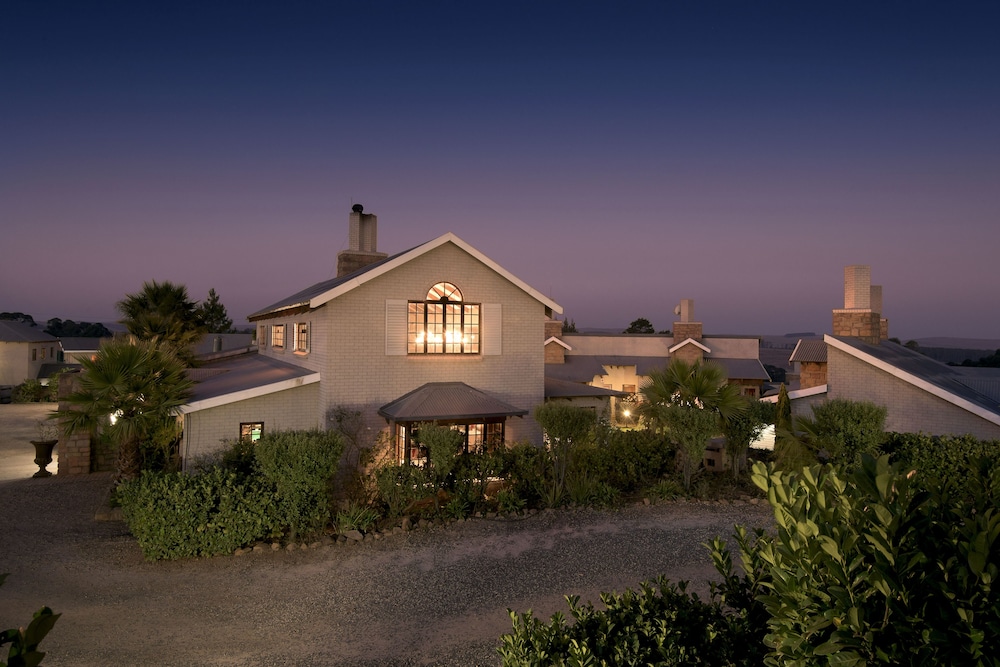 The Highlander Hotel 3/50