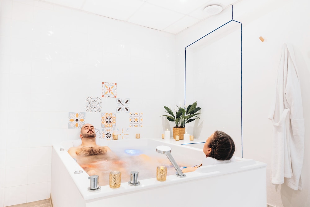 Hotel Causse Comtal 6/84